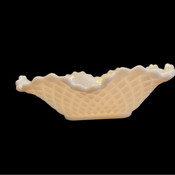 Vintage Hazel Atlas Diamond Ruffled Edge Milk Glass Candy Dish - Picture 2 of 5